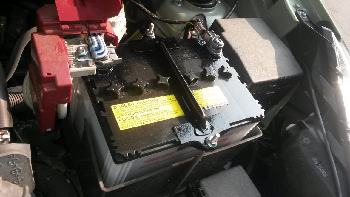 bateri kereta ketat